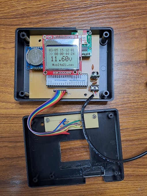 Arduino - Car Battery Voltage Logger